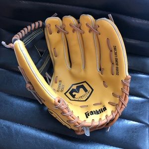 Softball glove 🥎